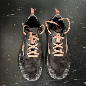 Brooks Levitate 4.0 sneakers
